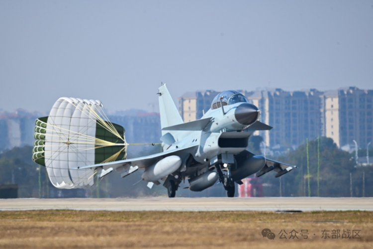 东部战区空军某部开展实战化训练 锤炼官兵胜战本领