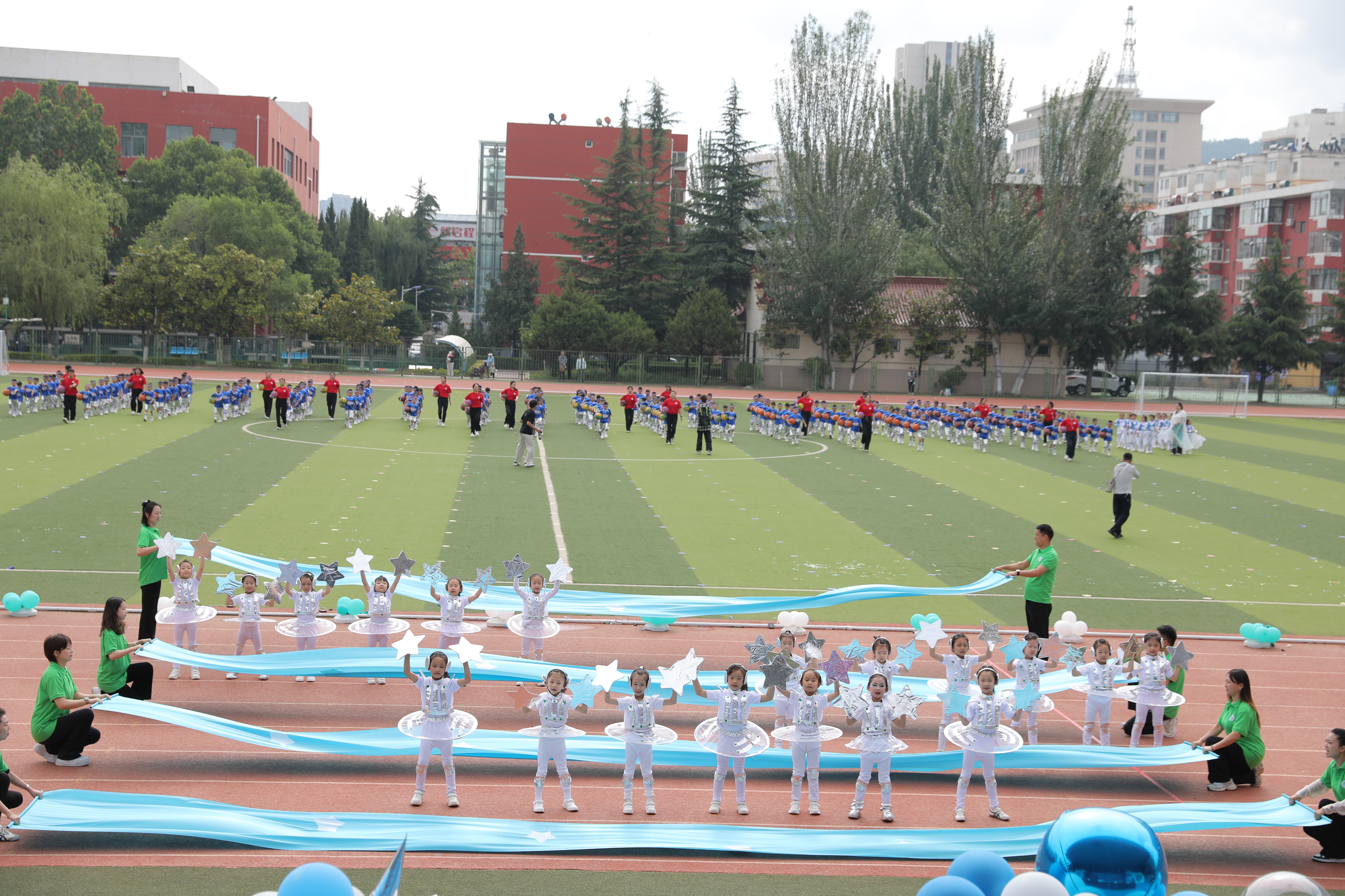 天水市实验幼儿园举办庆“六一”亲子科技趣味运动会_fororder_方阵表演.JPG