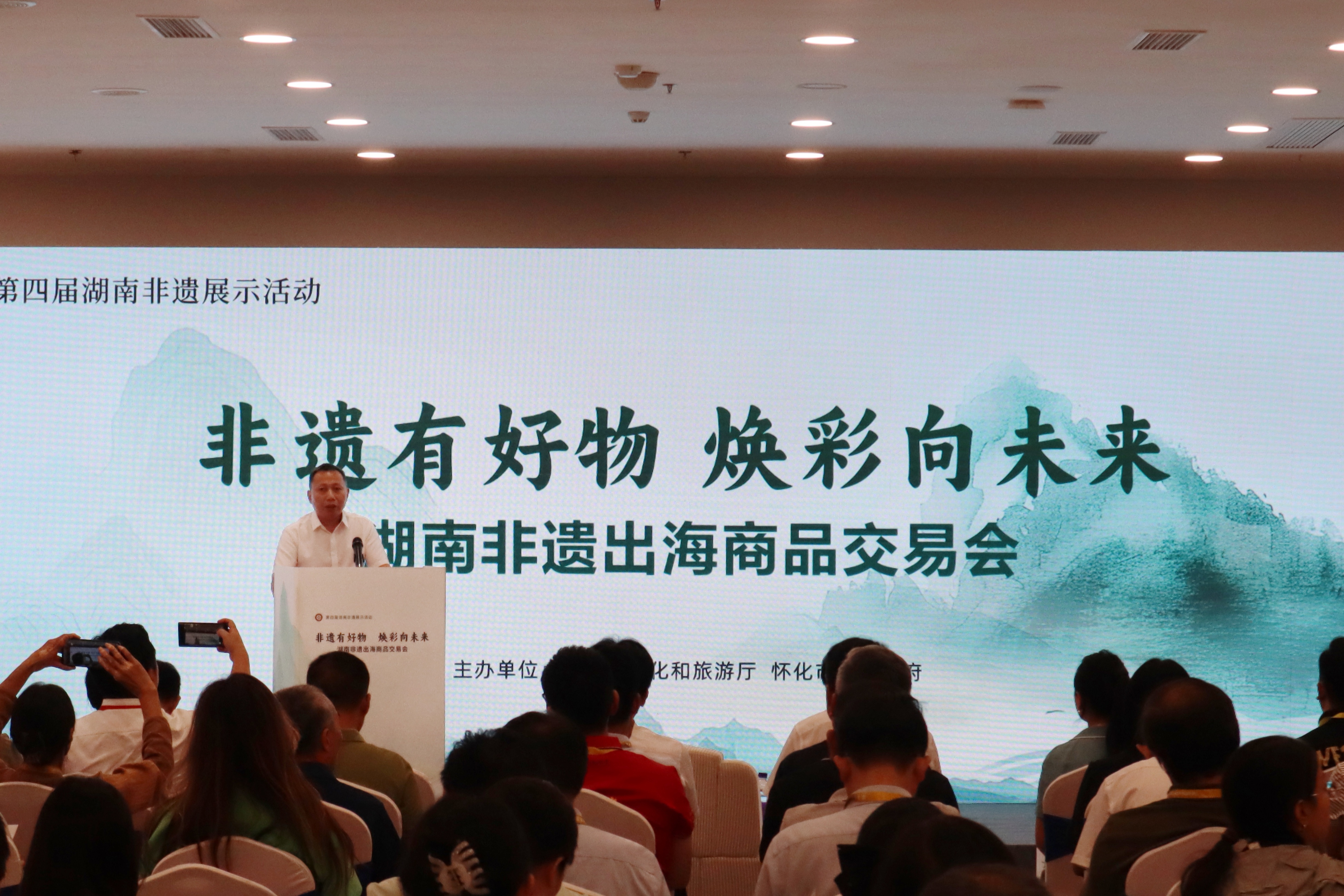签约金额超7200万元 湖南非遗出海商品交易会在怀化举行_fororder_1