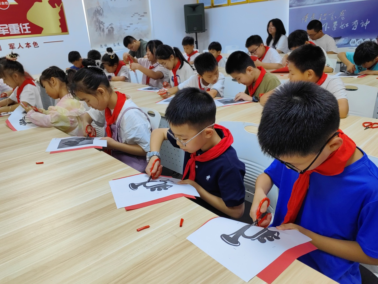 黄山市徽州区：进军营学作风 军民鱼水润童心_fororder_图片2