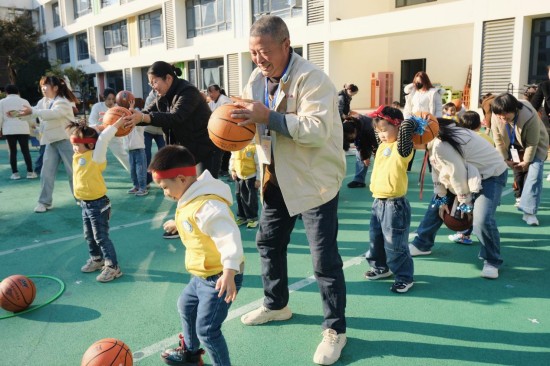 “小手牵大手,篮球乐悠悠” 南通如皋市白蒲镇白蒲儿园举行亲子运动会