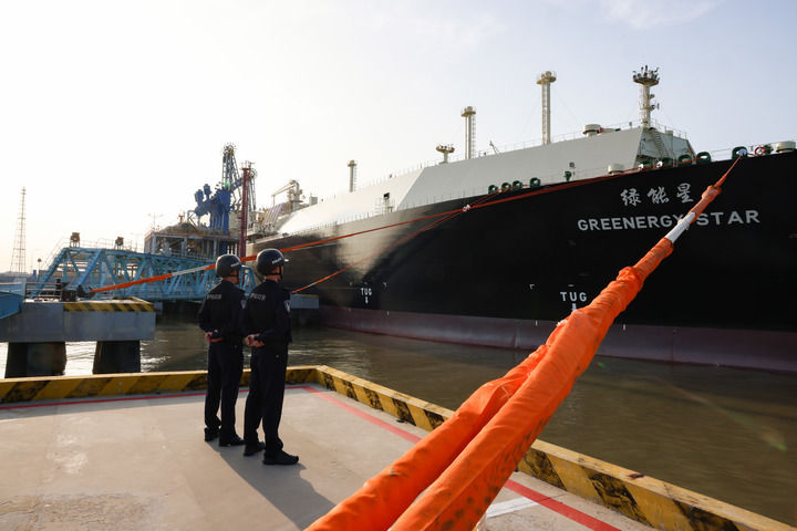 中海油“海上超级冷冻车”首航出境