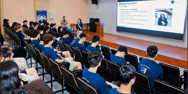 江苏高中生暑期参加国内外名校夏校 开启学术探索之旅_fororder_图片2_副本