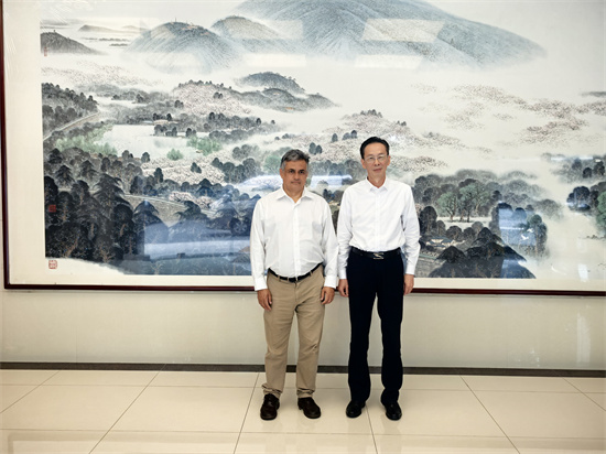 錢文華副會長會見哥倫比亞中國友好協會主席吉列爾莫·普亞納
