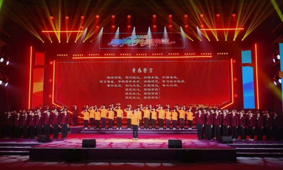 一城盛礼致青年 青春飞扬绽“锡”望 2026届无锡高中生集体毕业礼温情启幕