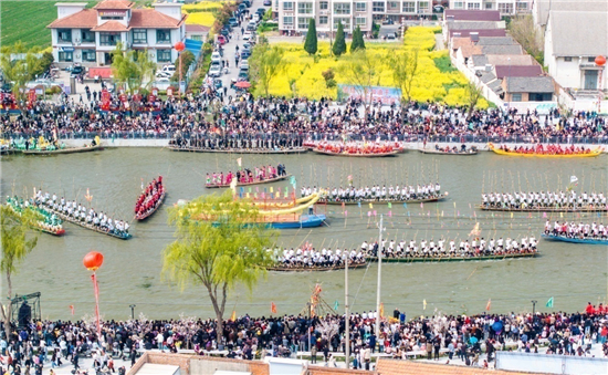 泰州兴化戴南“非遗文化墙”成为“水上赛道”新景观_fororder_图片3