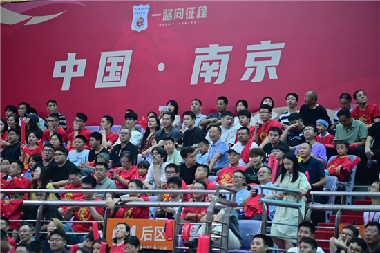 中国男篮75-72险胜波黑！两连胜剑指亚洲杯！_fororder_图片21