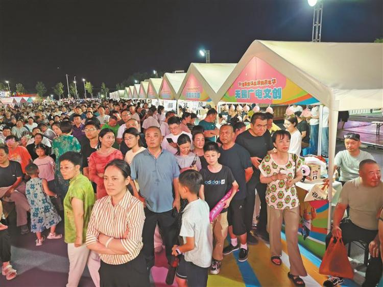 无锡：逛夏日夜市 看人间烟火_fororder_c43a4901-8ed3-4ca4-a311-fc092b118971
