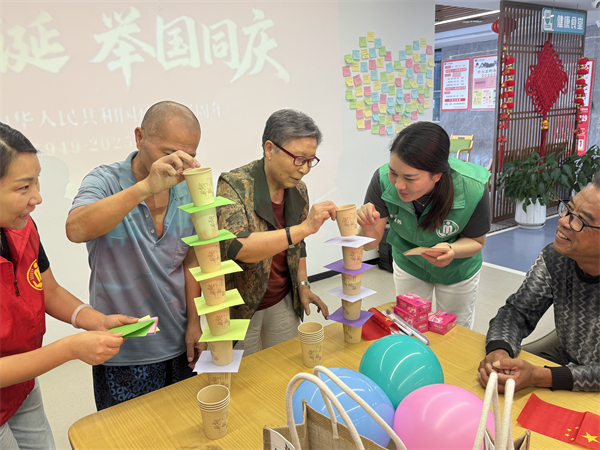 盐城亭湖：双节同庆 陪伴长者共度温馨时光_fororder_47