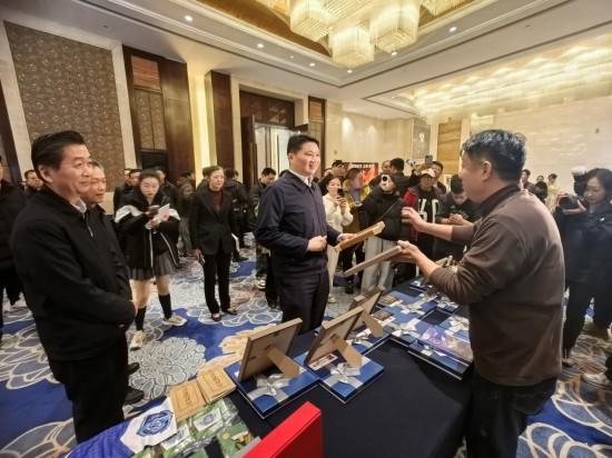 泰州举行《苏超黑马 冠军泰州》新书首发式_fororder_图片 4