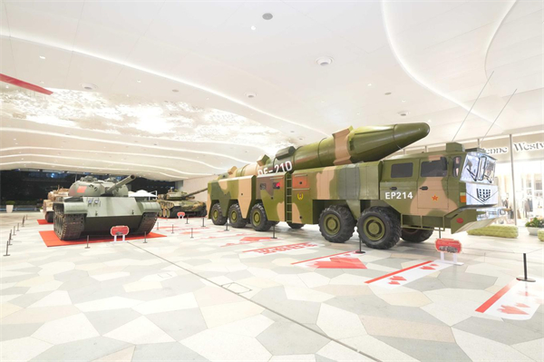 硬核科技邂逅商业空间 南京ifc商场坦克模型展成国庆中秋双节打卡新地标_fororder_29