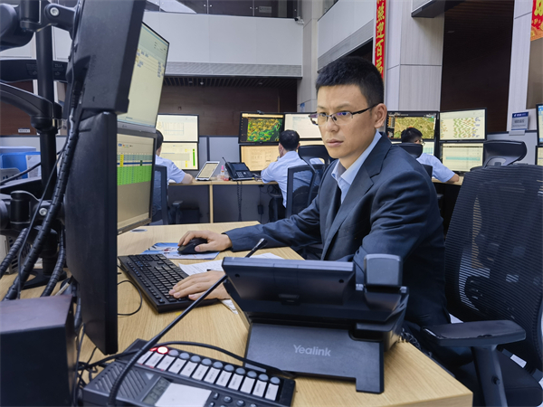 东航江苏公司签派带班主任陆志伟：织密云端安全网_fororder_6