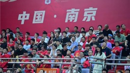 中国男篮75-72险胜波黑！两连胜剑指亚洲杯！