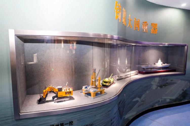 42米巨屏里的江北