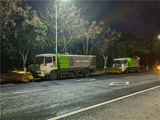 泰州海陵工业园区：党员群众一刻不停 主次干道除雪加速清底_fororder_图片5