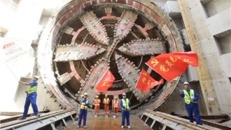 “通甬园梦号”盾构机高效精准掘进 “中国城市高铁第一隧”首段贯通