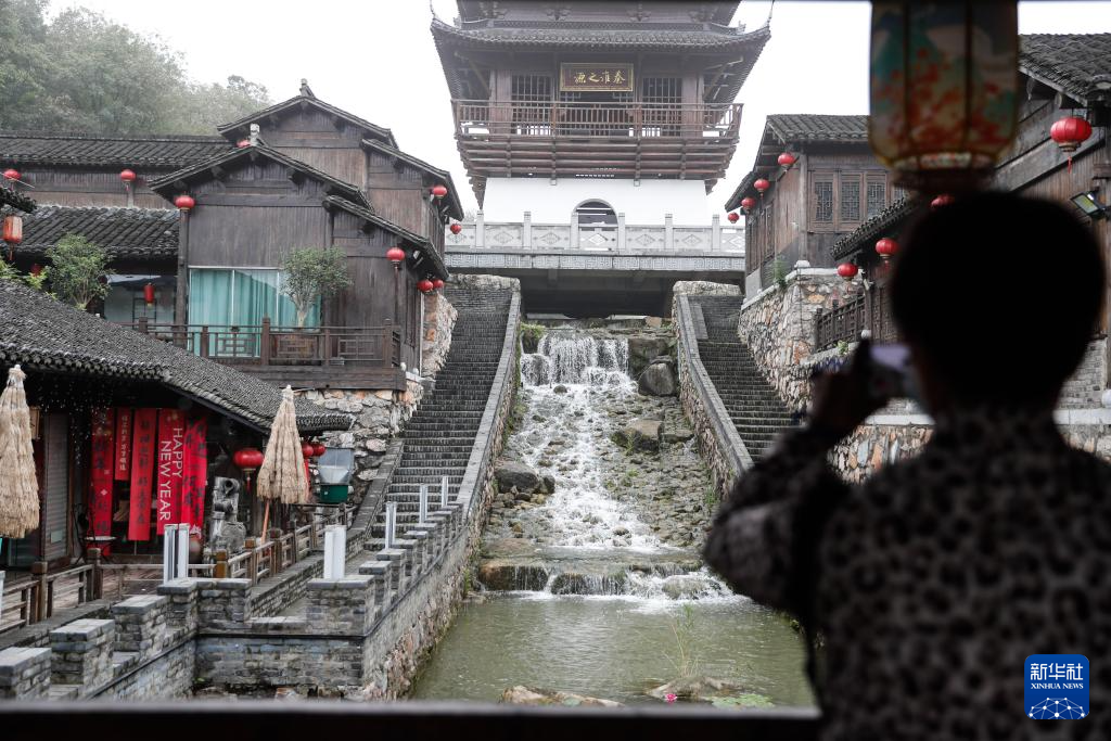 江苏句容：宝华山下文旅热_fororder_20250928_092658_002