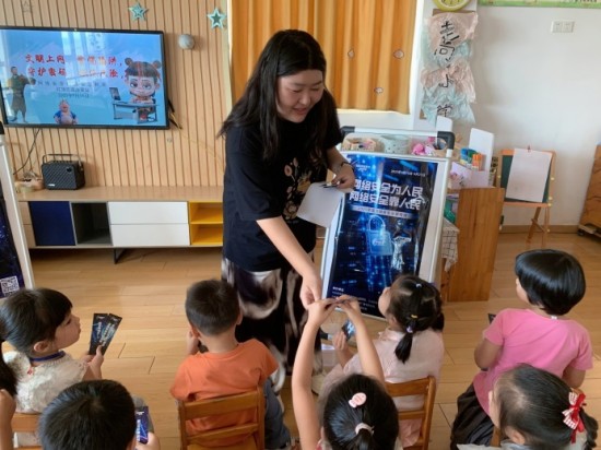 泰州海陵：红旗街道开展“网络安全 共‘童’维护”活动_fororder_图片 2