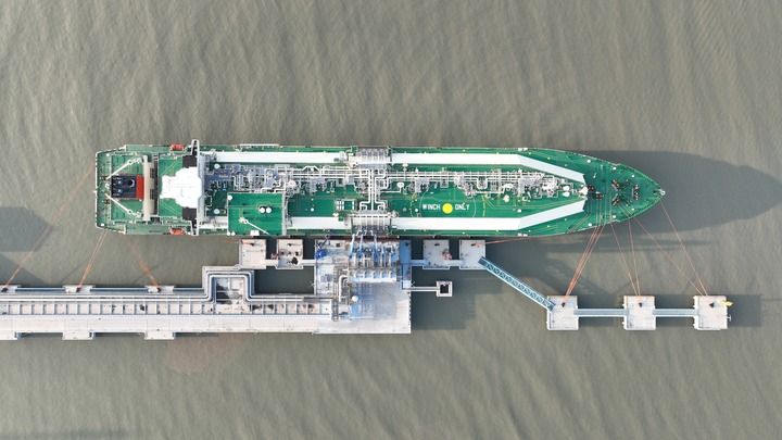 中海油“海上超级冷冻车”首航出境