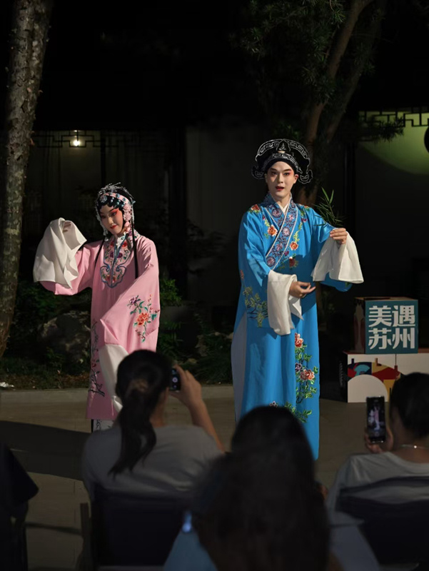 一曲水磨调点亮虎丘夜色 名家票友齐聚2025虎丘曲会