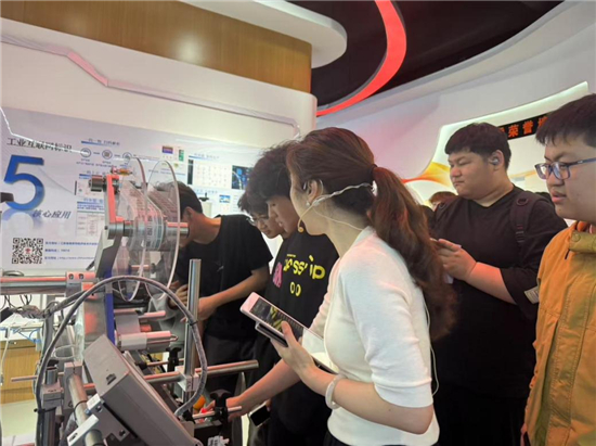 淮安联通开展“感恩奋进，万象‘耕’新”国企开放日活动_fororder_图片1_副本