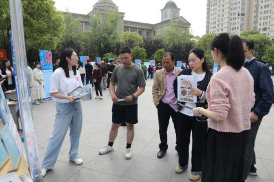 南通如皋市白蒲镇“职选白蒲，梦启五一”招聘会圆满举办_fororder_图片 1
