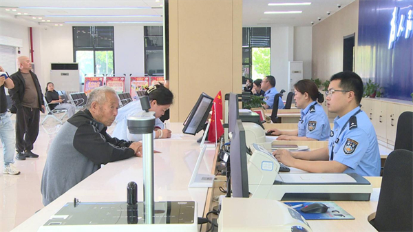 二代居民身份证陆续到期 如皋公安多措并举应对换证高峰_fororder_9