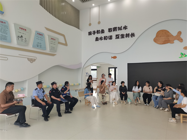 南通启东市吕四港海防派出所“蓝背心”以调止争 按下警企联动“共治键”_fororder_4