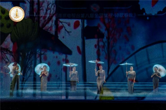 华裳新章从诗里苏醒 全国“旗袍·诗歌春晚”热动金陵_fororder_图片12