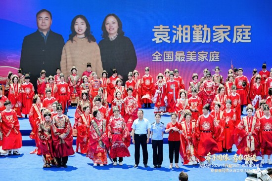 52对新人缘聚金坛盐湖城 2026“江苏超爱你”青年集体婚礼落幕