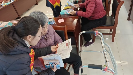 中银三星人寿盐城中心支公司走进盐城康年颐养院开展金融消费者权益保护教育宣传活动_fororder_图片 5