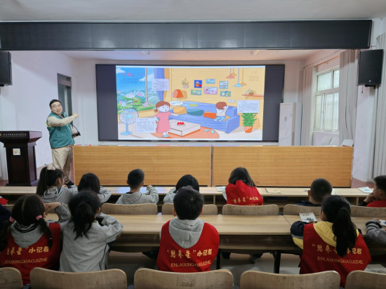 书香润心灵 电流启智慧——世界读书日志愿活动走进淮安曙光双语学校_fororder_图片 1