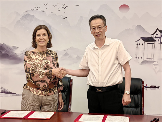 钱文华副会长会见荷兰中国友好协会主席莫尼卡_fororder_微信图片_2025-07-31_122336_967