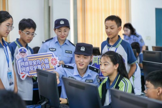 泰州“法治日”活动精彩纷呈 省市联动共筑网络安全防线_fororder_图片 2
