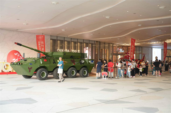 硬核科技邂逅商业空间 南京ifc商场坦克模型展成国庆中秋双节打卡新地标_fororder_30