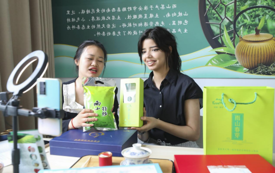 粽香融茶韵 校地企三方以端午为媒共拓乡村振兴国际传播新径_fororder_图片 4