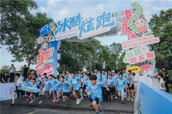 点燃夏日激情 2025牛首山第六届“冰酷炫跑之丝路欢乐跑”活力开跑_fororder_图片1