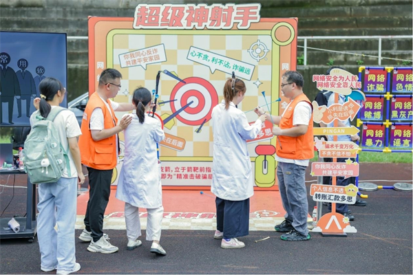 平安义警闪耀金陵 警民同心共筑平安_fororder_3