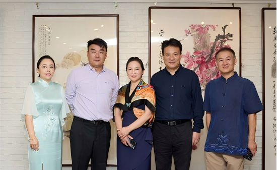 水墨穿越山海，枫叶见证真情 翟优樊蕾赠画胡子修参议员_fororder_640