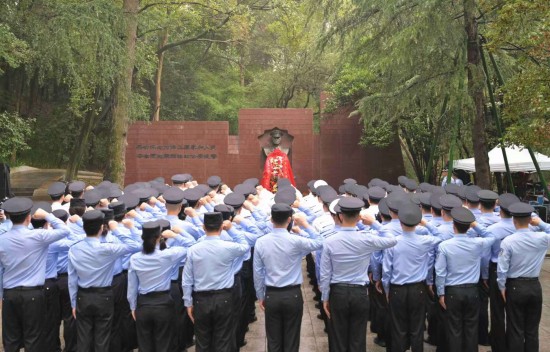 江苏省公安厅举行公安英烈祭奠活动_fororder_图片 1