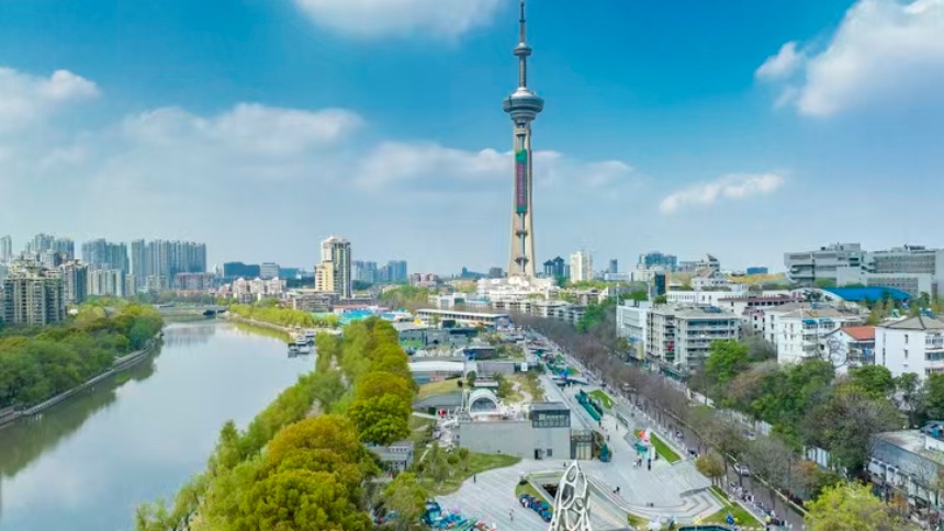 “文艺范”遇上“烟火气”，外秦淮河变成“繁华的河”