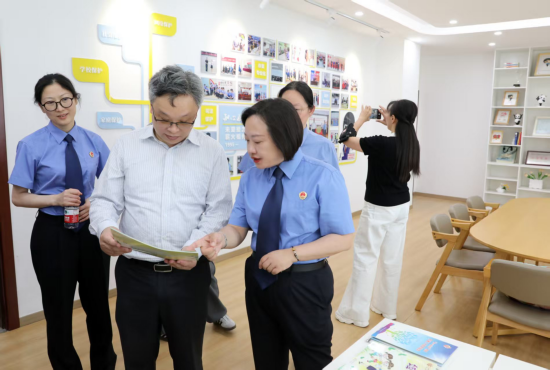 从“微光”到“星火” 江苏省扬中市检察院举办“知心姐姐”30年接力守护故事荟活动_fororder_图片 2