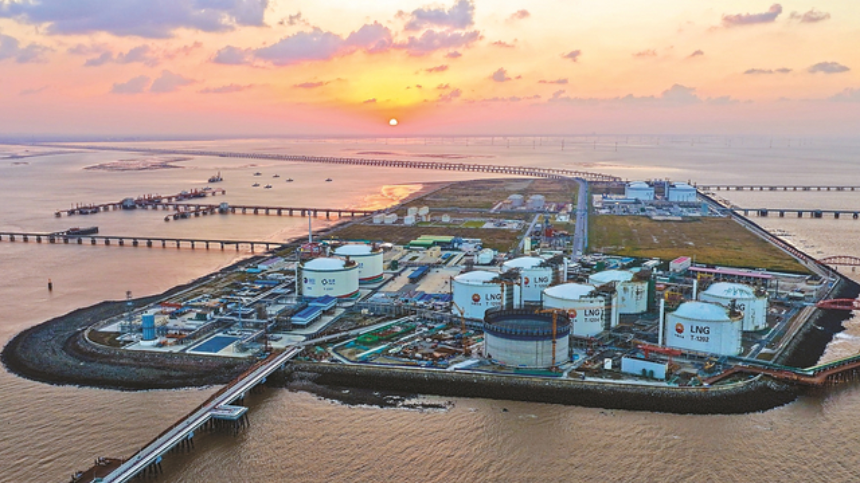 南通如东洋口港“阳光岛”施工现场一派忙碌景象