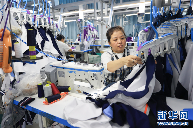 江苏连云港：外贸订单足 企业产销旺_fororder_20250926_095451_001