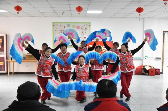 庆元旦 泰州兴化戴南举办区域养老中心联欢会_fororder_图片 1