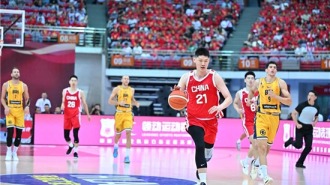 中国男篮75-72险胜波黑！两连胜剑指亚洲杯！