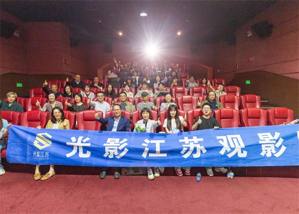 电影《内沙》南京点映引发共鸣 以女性视角探讨现实与理想的碰撞_fororder_3
