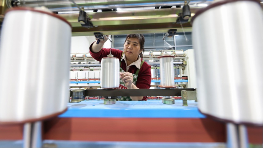 江苏连云港：赶制出口订单产品