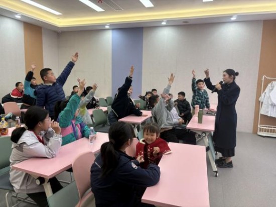 泰州海陵九龙:“春假研学启新程 科普护航助成长”