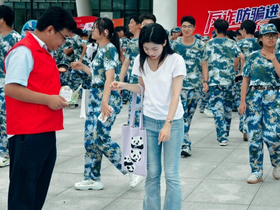 反诈防骗进校园 平安人寿南通支公司助力新生守护“钱袋子”_fororder_图片 2